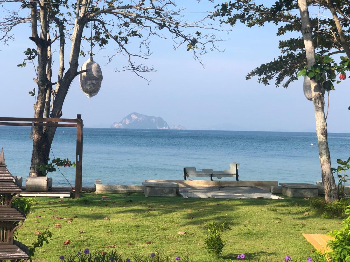 Royal Yao Yai Island Beach Resort Ko Yao Exterior foto View of Ko Chang from the mainland